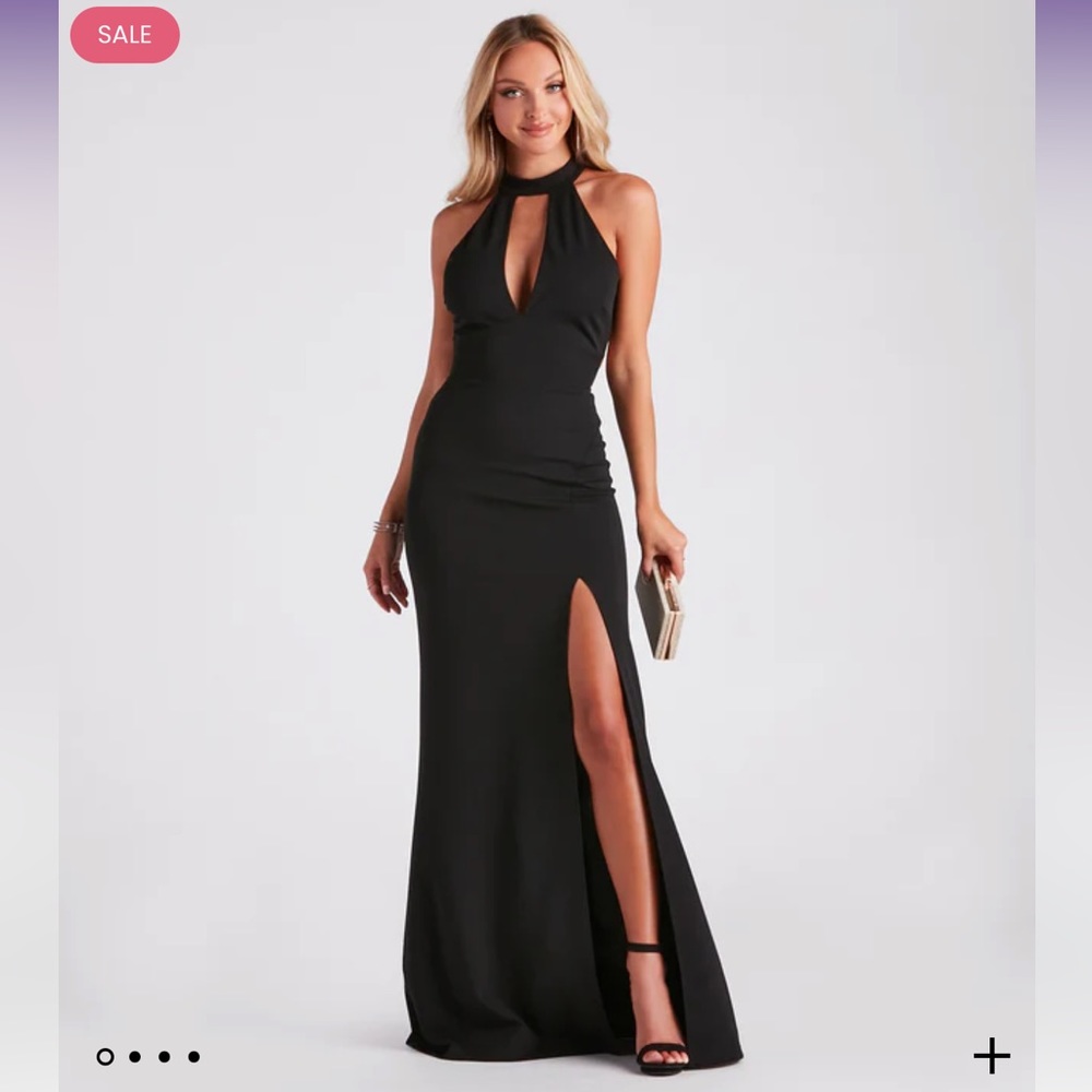 Windsor Lindsay Formal Crepe Halter Dress